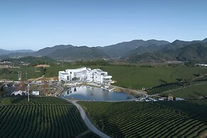 Xinchi Sakura Valley Resort