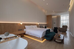 Xinchi Sakura Valley Resort