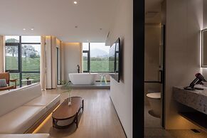 Xinchi Sakura Valley Resort