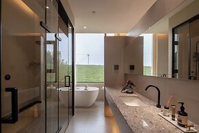 Xinchi Sakura Valley Resort