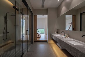 Xinchi Sakura Valley Resort