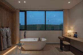 Xinchi Sakura Valley Resort