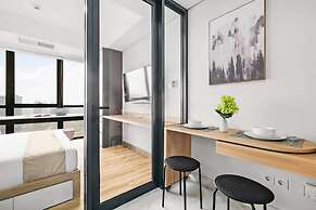 The Smith Luxury SkyView Apartments