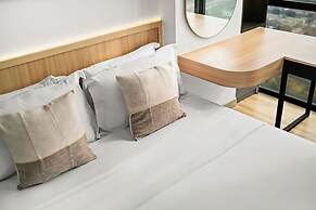 The Smith Luxury SkyView Apartments