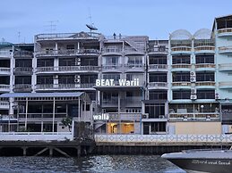 BEAT. Warii Hostel at Chaophraya River