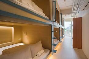 BEAT. Warii Hostel at Chaophraya River