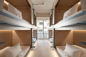 BEAT. Warii Hostel at Chaophraya River
