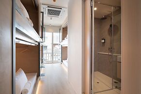 BEAT. Warii Hostel at Chaophraya River