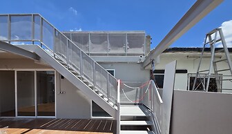 BEAT. Warii Hostel at Chaophraya River