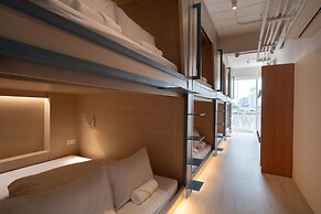 BEAT. Warii Hostel at Chaophraya River