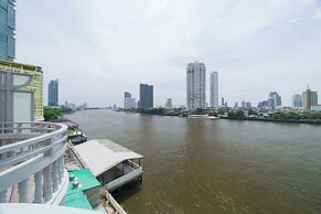 BEAT. Warii Hostel at Chaophraya River