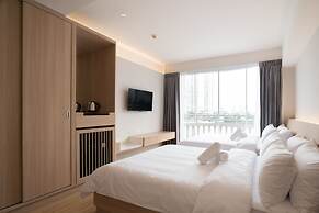 BEAT. Warii Hostel at Chaophraya River