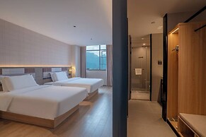 Homeinn Plus - Zhangjiajie Tianmenshan