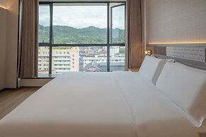 Homeinn Plus - Zhangjiajie Tianmenshan