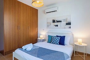 Quint - 2-Bedroom Apt & Pool in Protaras