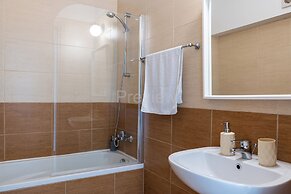 Quint - 2-Bedroom Apt & Pool in Protaras