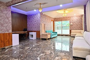 Holiday Inn Guest House