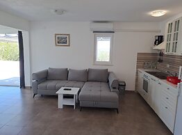 Nane Garden House With Heated Pool