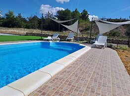 Nane Garden House With Heated Pool