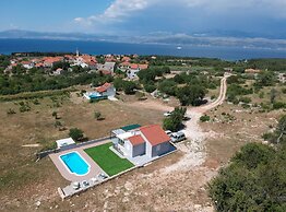 Nane Garden House With Heated Pool