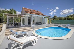 Villa Baras Garden - House With Pool