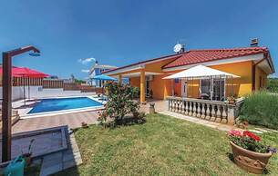 Holiday House with Pool Marika
