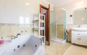 Holiday House with Pool Marika