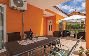 Holiday House with Pool Marika