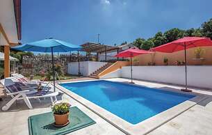 Holiday House with Pool Marika