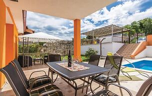 Holiday House with Pool Marika