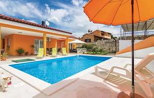 Holiday House with Pool Marika