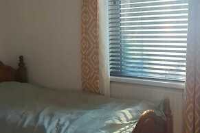 2 Bed-sleeps 3-free Parking-5 Min To Beach