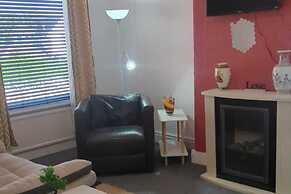 2 Bed-sleeps 3-free Parking-5 Min To Beach