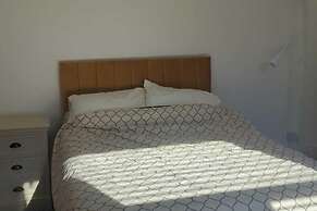 2 Bed-sleeps 3-free Parking-5 Min To Beach