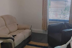 2 Bed-sleeps 3-free Parking-5 Min To Beach