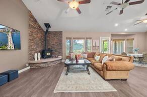Bright Family Getaway Mountain Views Outdoor Living