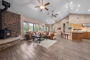 Bright Family Getaway Mountain Views Outdoor Living
