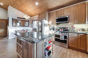 2 Mi to Ski: Cabin w/ Hot Tub & Decks in Truckee!