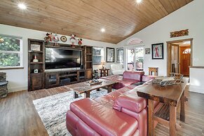 2 Mi to Ski: Cabin w/ Hot Tub & Decks in Truckee!