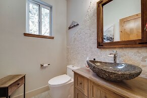 2 Mi to Ski: Cabin w/ Hot Tub & Decks in Truckee!