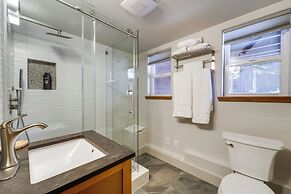 2 Mi to Ski: Cabin w/ Hot Tub & Decks in Truckee!