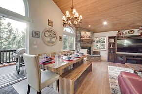 2 Mi to Ski: Cabin w/ Hot Tub & Decks in Truckee!