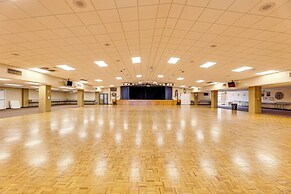 Private Backyard: Sunny Mesa Home w/ Pool Access