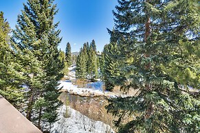 Walk to Town & Slopes: Riverfront Breckenridge Gem