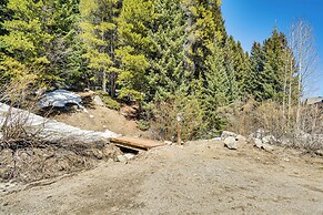 Walk to Town & Slopes: Riverfront Breckenridge Gem