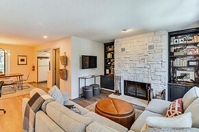 Walk to Town & Slopes: Riverfront Breckenridge Gem