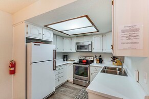 Walk to Town & Slopes: Riverfront Breckenridge Gem