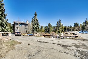 Walk to Town & Slopes: Riverfront Breckenridge Gem