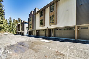 Walk to Town & Slopes: Riverfront Breckenridge Gem