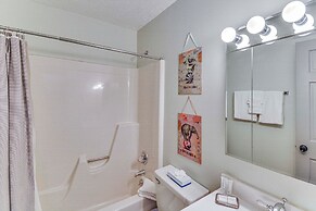 Walk to Town & Slopes: Riverfront Breckenridge Gem